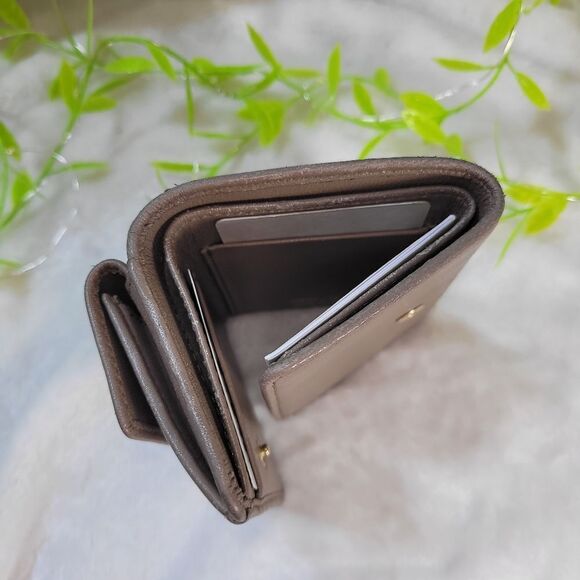 Authentic Jimmy Choo Nemo Trifold Wallet - Picture 14 of 17